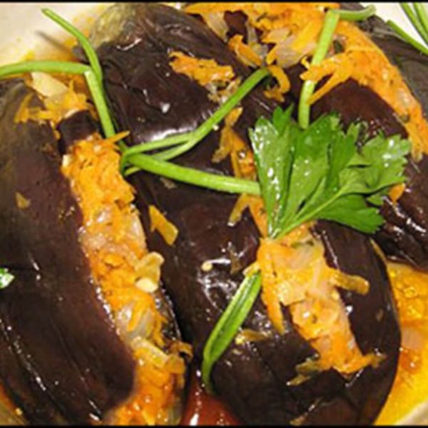 Запеченные баклажаны с морковью